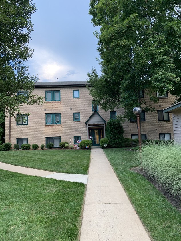 Building - 6106 Highland Ct