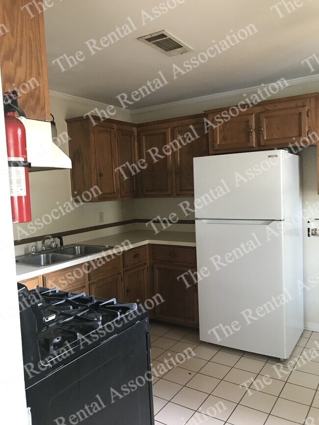 Foto del edificio - 1202 N McGuire Ave