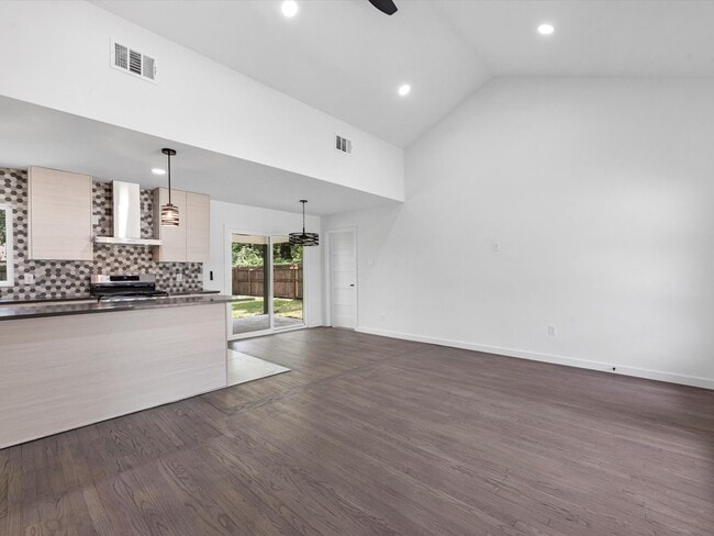 Building Photo - 1107 Stonecrest Dr