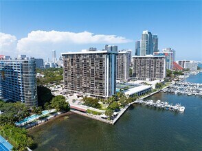 Building Photo - 1925 Brickell Ave