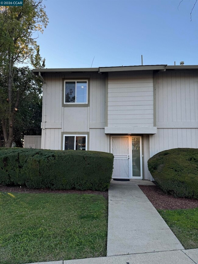 Building Photo - 1725 Landana Dr