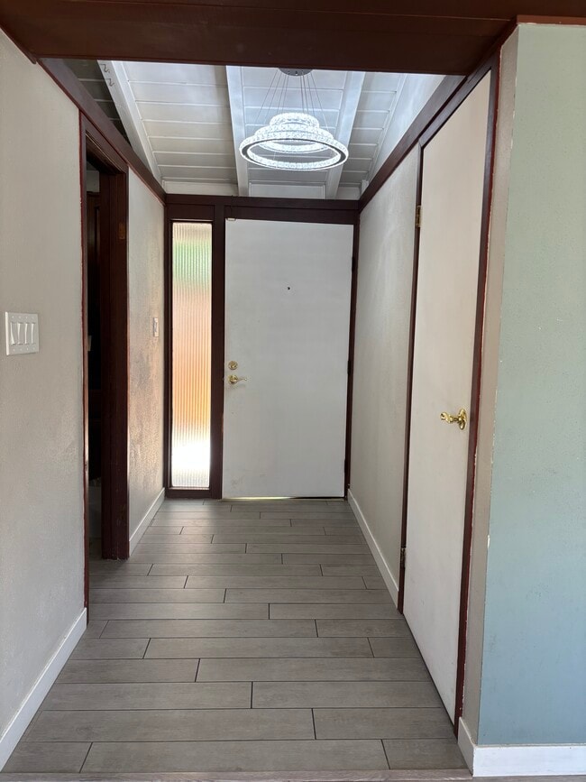 Building Photo - 812 Pierino Ave