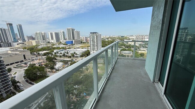 Foto del edificio - 1900 N Bayshore Dr