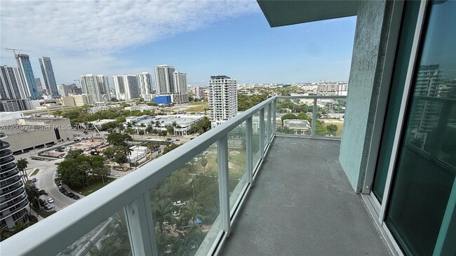 Building Photo - 1900 N Bayshore Dr