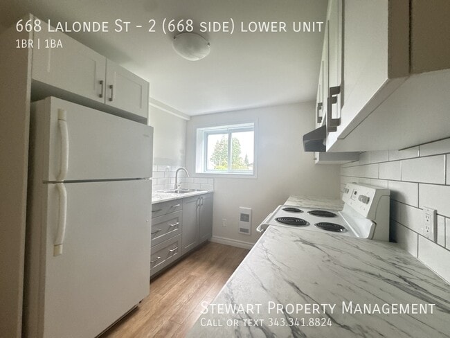 Building Photo - 668 Lalonde St