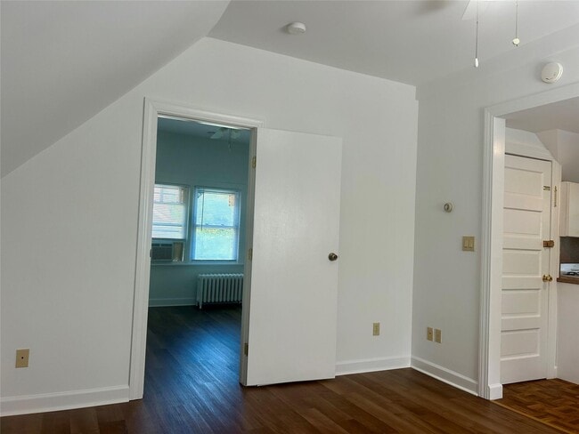 Building Photo - 109 Sea Cliff Ave