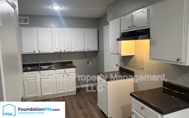 Building Photo - 996 N Claybrook St