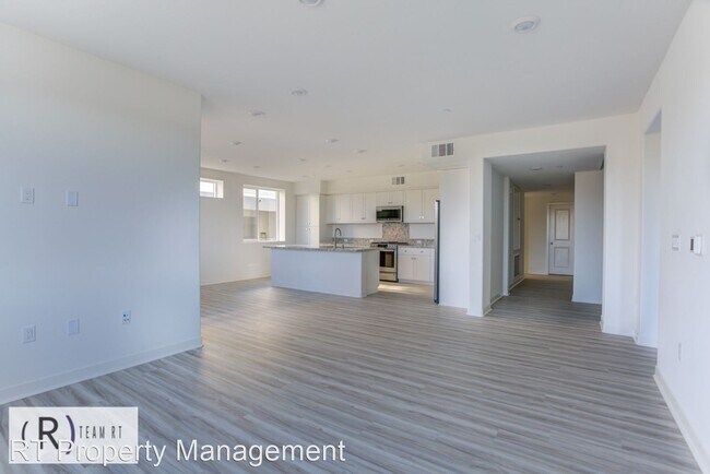 Building Photo - 3 br, 2 bath House - 1406 Meridian St Unit 24