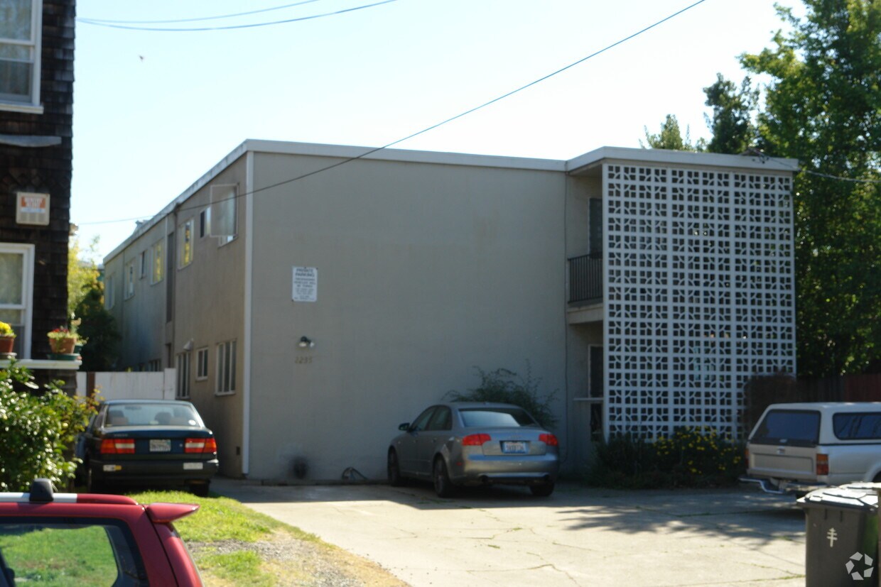 Building Photo - McKinley Avenue Apartments