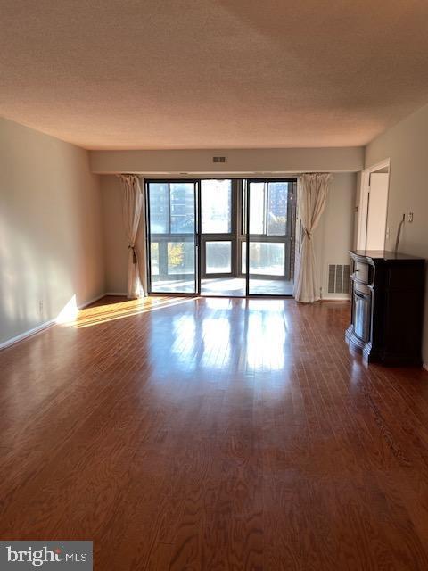 Foto del edificio - 8380 Greensboro Dr