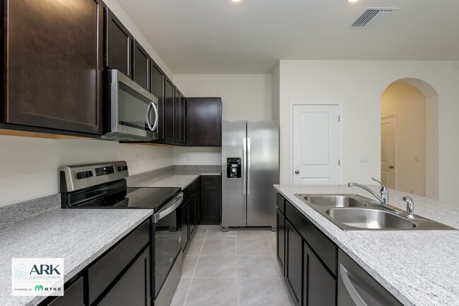 Foto del edificio - 2905 Suncoast Plains Dr
