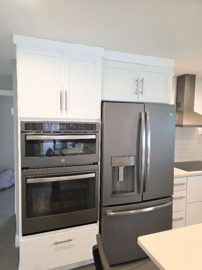 Building Photo - Beautiful waterfront property in Woodland Estates.