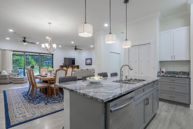 Building Photo - 1155 SW Bent Pine Cove