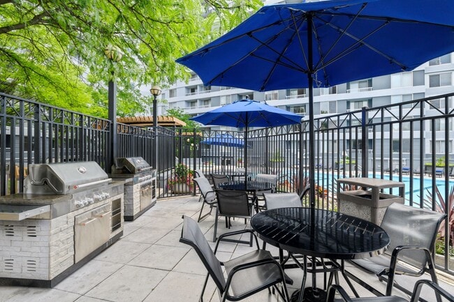 Outdoor grilling area - Lenox Park