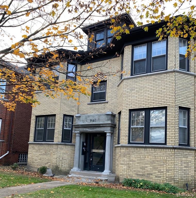Foto principal - 981 Beaconsfield Ave