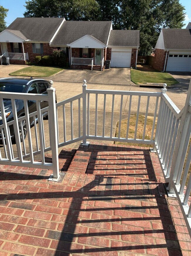 Foto del edificio - 2702 Oak Meadow Pl