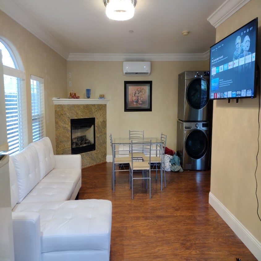 Foto principal - 747 Old Canyon Rd