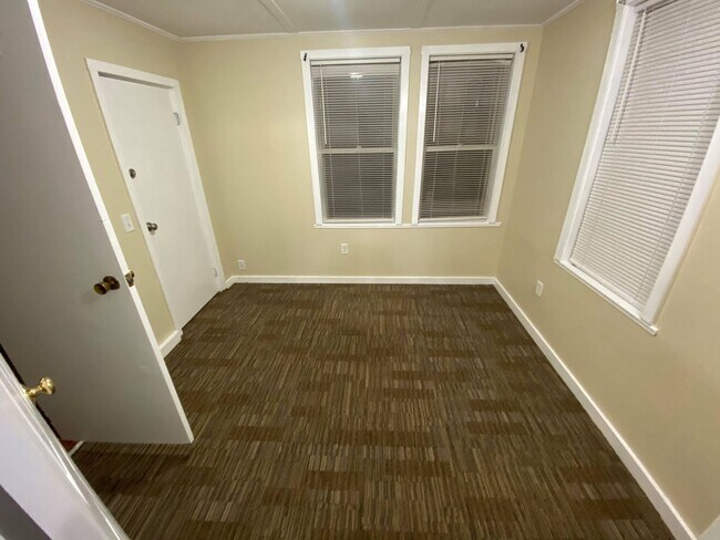 Building Photo - 338 Revere St