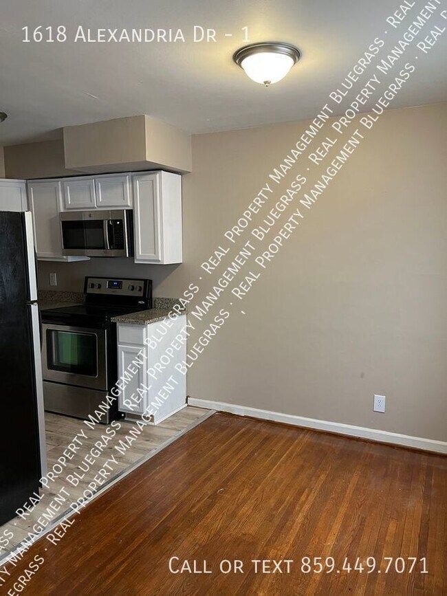Foto del edificio - RENOVATED TOWNHOME