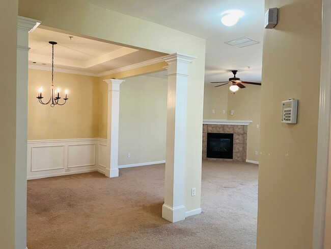 Foto del edificio - Wow! 3 bedroom 2.5 bathroom home in Newnan, 2100 plus sqft, 2 car garage, huge rooms, must see!
