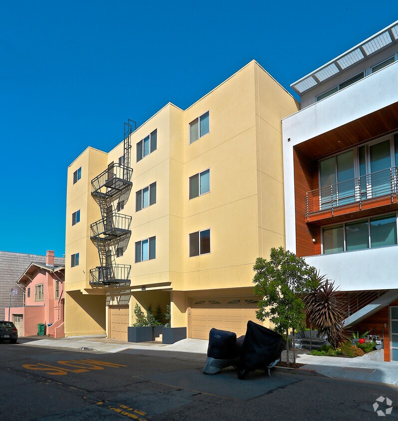 Primary Photo - 825-827 Corbett Ave