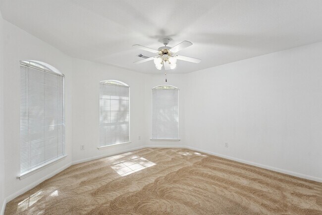 Foto del edificio - 86 Genesee Ridge Dr