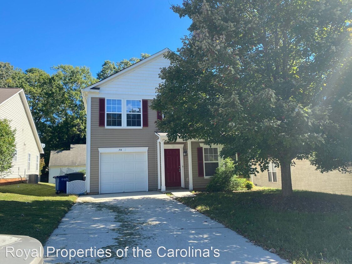 4 br, 2.5 bath House 714 N Mulberry House Rental in Statesville, NC