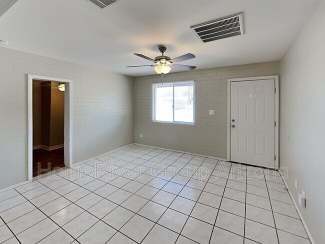 Foto del edificio - 3801 W Tamarisk Ave