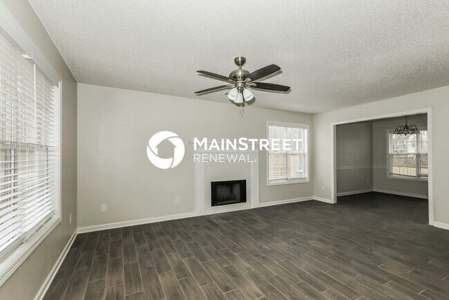 Foto del edificio - 4 Bedroom Pet-Friendly Home in JONESBORO, GA with Main Street Renewal