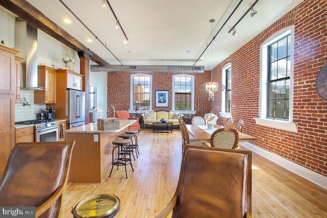 Building Photo - 317 N Mulberry St