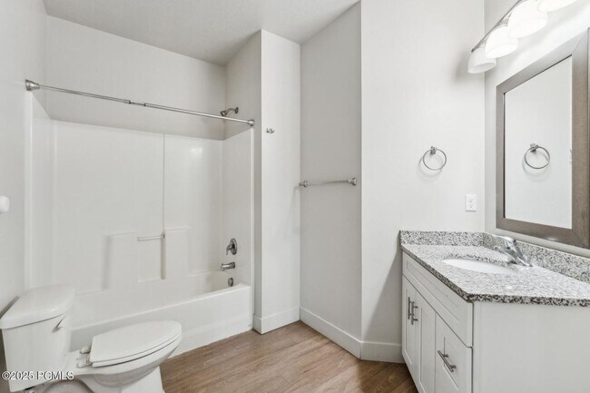 Building Photo - Ranch Landing Condo - $500 OFF FIRST MONTH...
