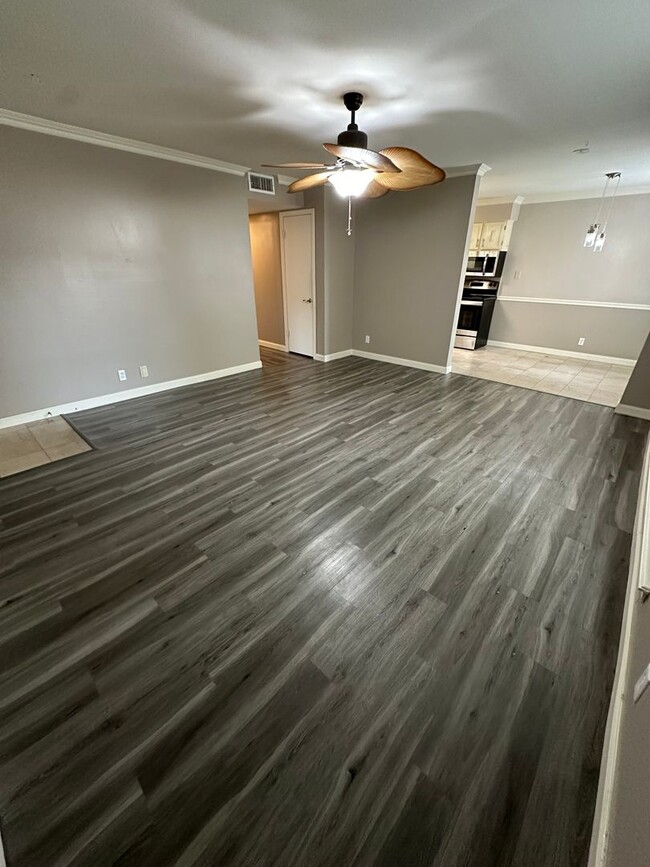 Building Photo - Beautiful unit in Jenks School District