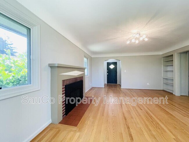 Building Photo - 5237 SW Burton Dr