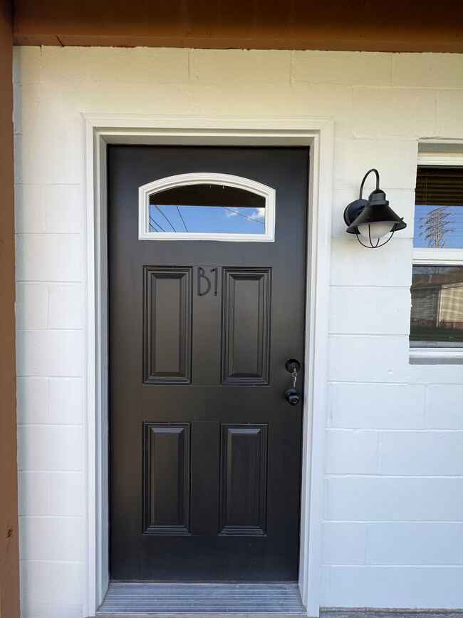 Building Photo - 1916 Beech St