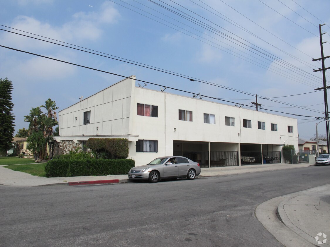 Building Photo - 9644 Mallison Ave