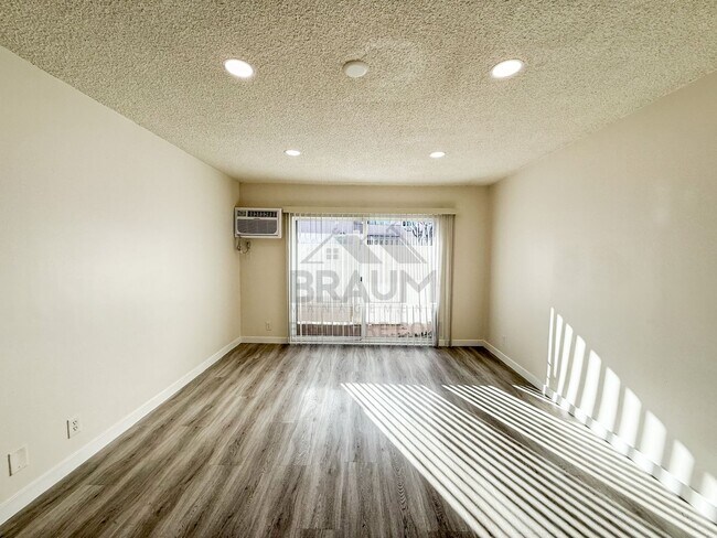Building Photo - 5433 Sepulveda Blvd