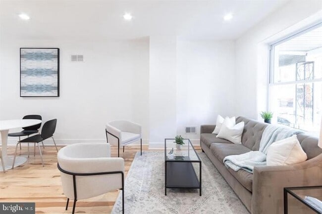 Photo - 2937 Nicholas St Townhome