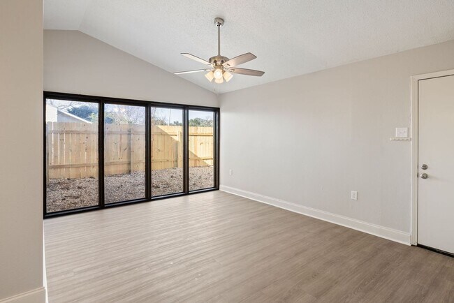 Foto del edificio - 203 Cougar Ridge