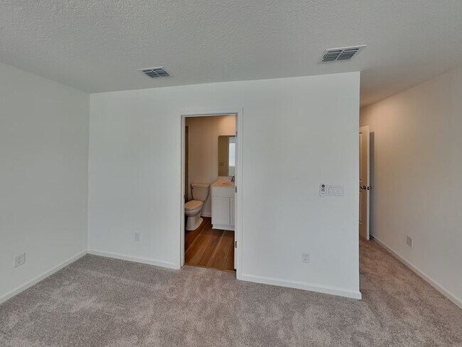 Foto del edificio - 590 Holly Lks Dr