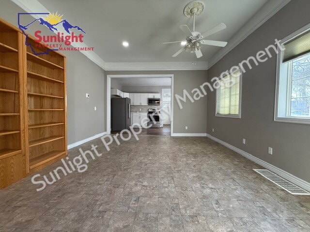 Foto del edificio - "Charming 3-Bed Joliet Retreat: Spacious 1750 Sq Ft, 2 Bath Home with Hardwood Elegance & Cozy Fi...