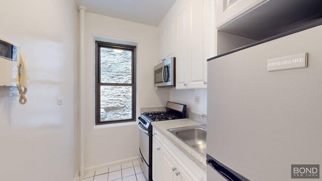 Building Photo - 124 E 24th St