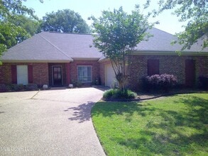 Building Photo - 141 Creekside Dr