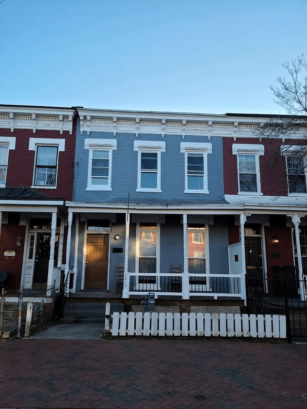 Primary Photo - 1017 W Clay St