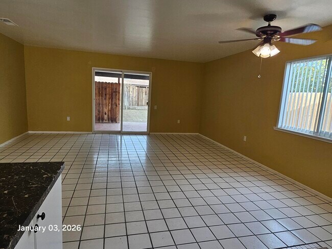 Foto del edificio - 42405 Iowa St