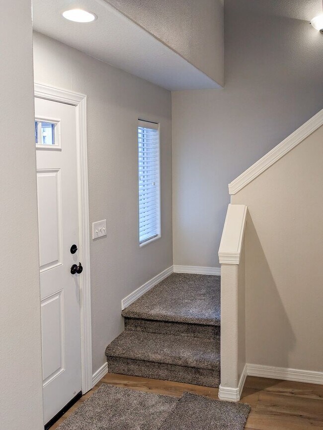 Foto del edificio - 407-409 Madrona Ave SE