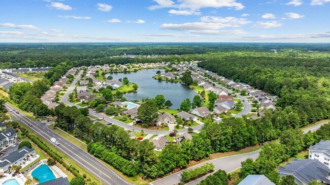 Foto del edificio - 414 Carriage Lake Dr