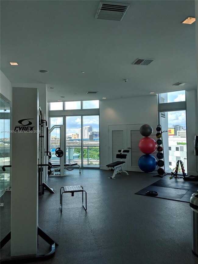 Foto del edificio - 350 S Miami Ave