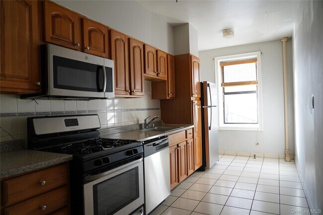 Foto del edificio - 50-05-50-43 43rd Ave