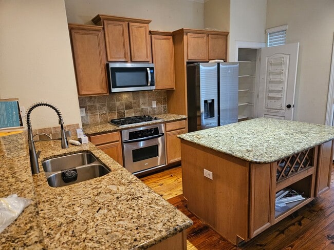 Building Photo - 5509 Darling St