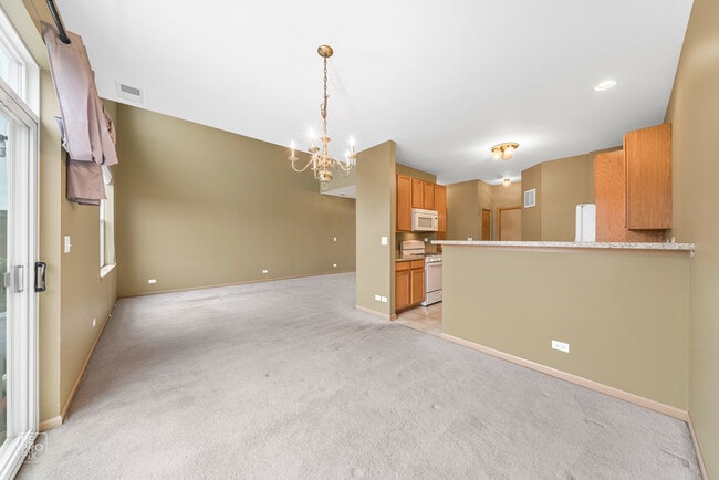 Building Photo - 526 Majestic Ln